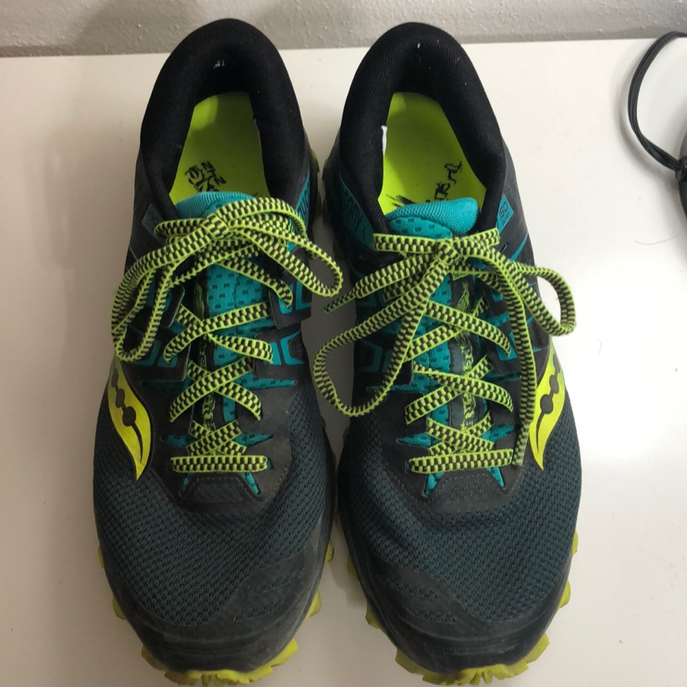 Men’s size 9.5 Saucony ISO series Peregrine shoes